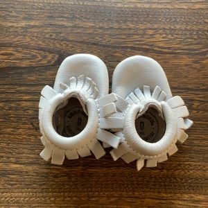 Freshly Picked Classic Bow Moccasins SZ 0